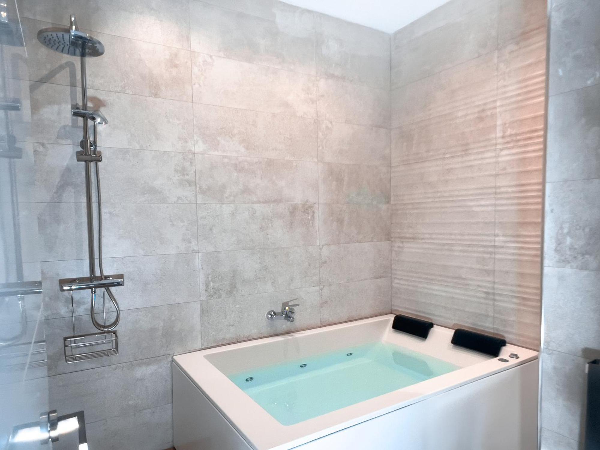 Acogedor Estudio En Triana Con Jacuzzi Y Wifi Sevilla Exterior foto